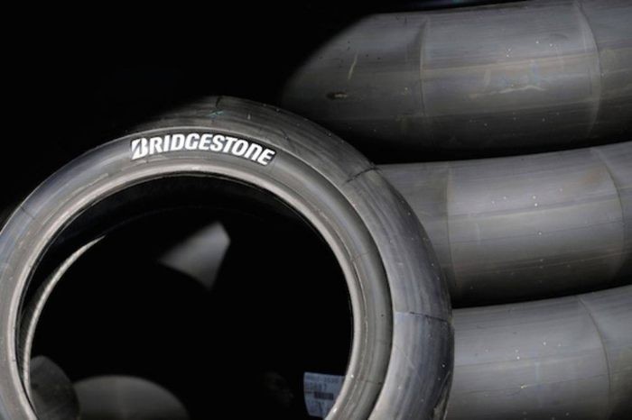 Bridgestone Battlax V02 reviews
