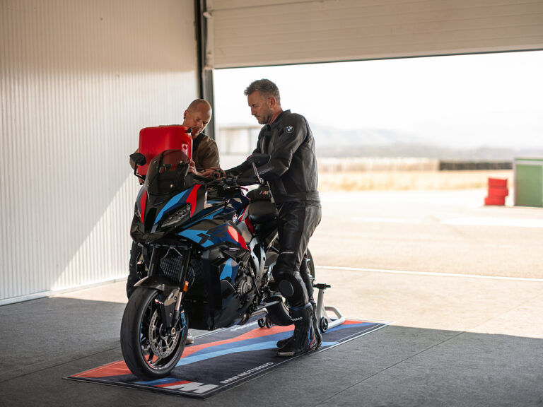 BMW-M-1000-XR-ContiRaceAttack-2-Street-1