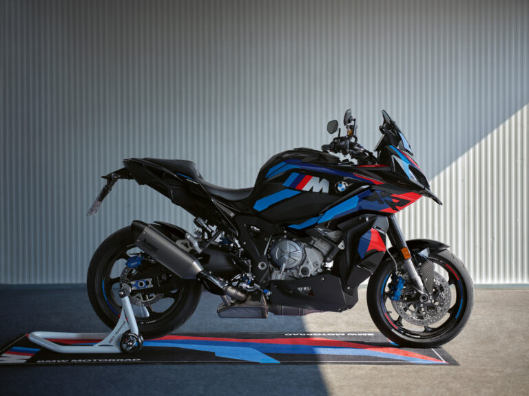 BMW-M-1000-XR-ContiRaceAttack-2-Street-9