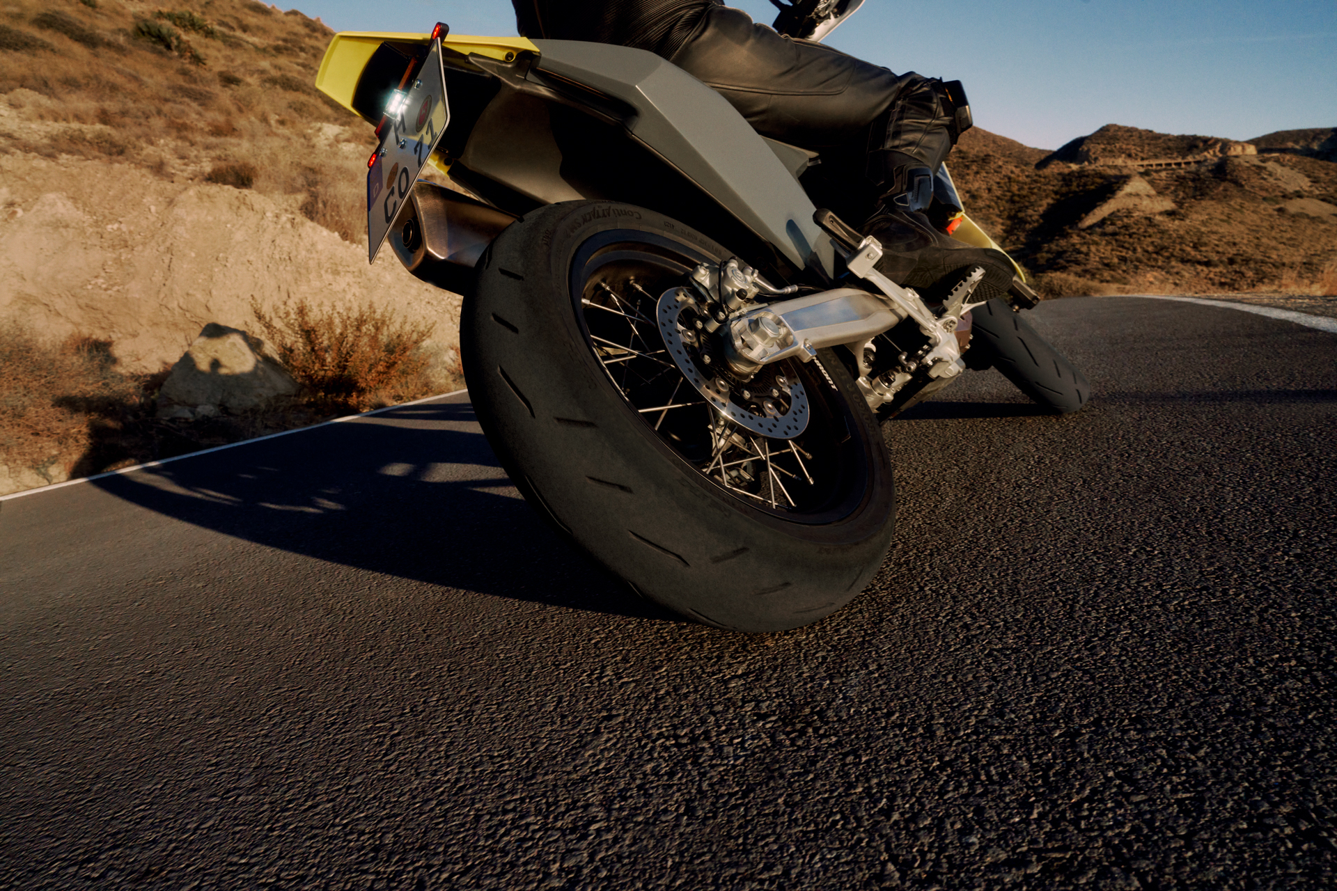 Continental__ContiAttack-SM-2__Tire-Close-Up__1